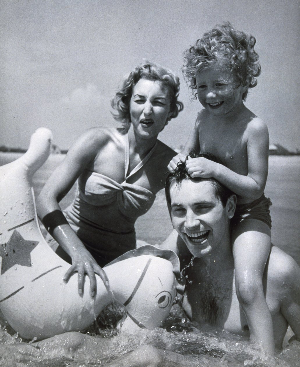 Família feliz à beira-mar", c 1937 de Zoltan Glass