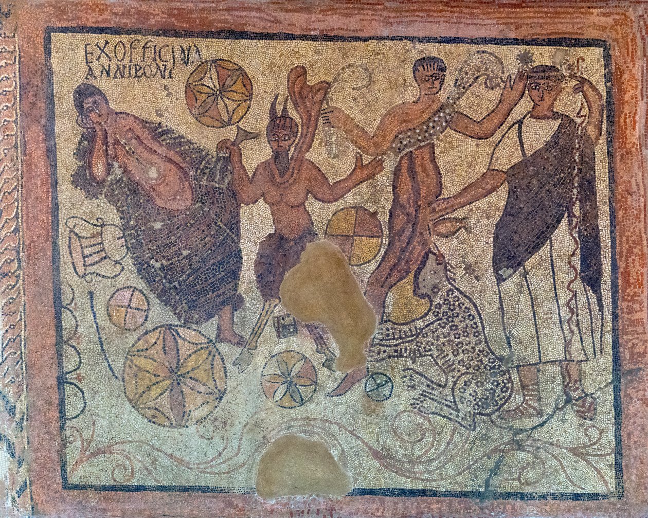Mosaico romano do século IV d.C. representando uma cena báquica., 2021 (foto) de . .