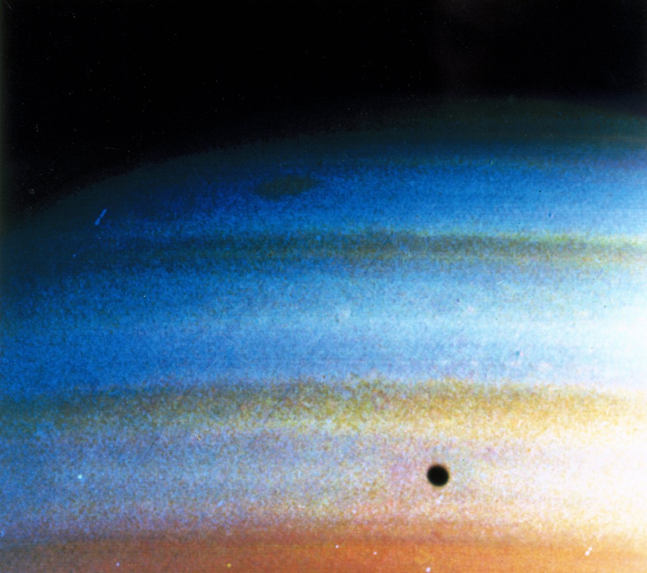 Padrões de nuvens em Saturno, fotografados pela Voyager 1 de Frederick (attr. to) Barnard
