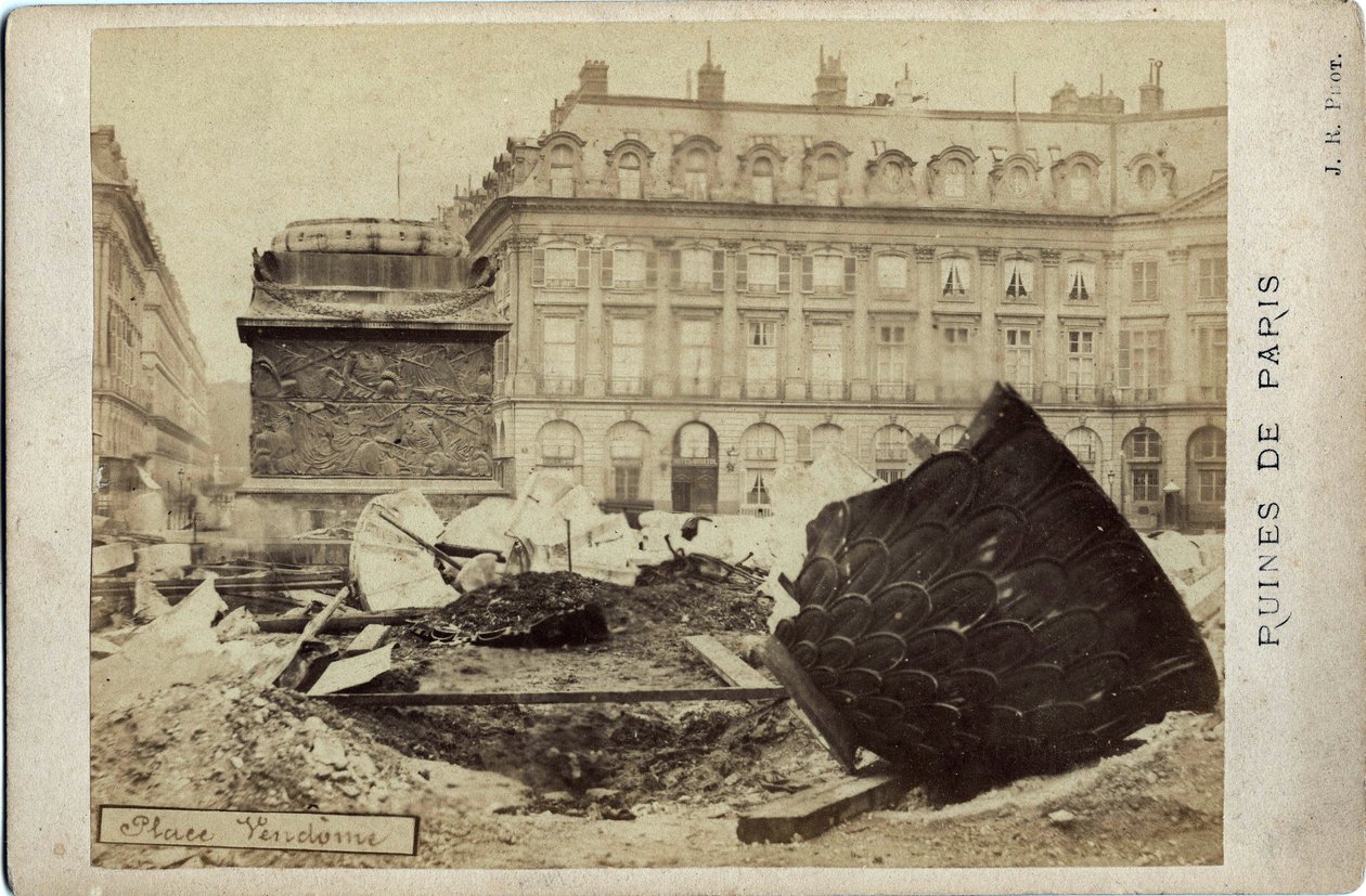 Comuna de Paris (1871): ruínas na Place Vendome em Paris. Fotografia de 1871. Dim.16,5x10,8 cm de Frederick (attr. to) Barnard