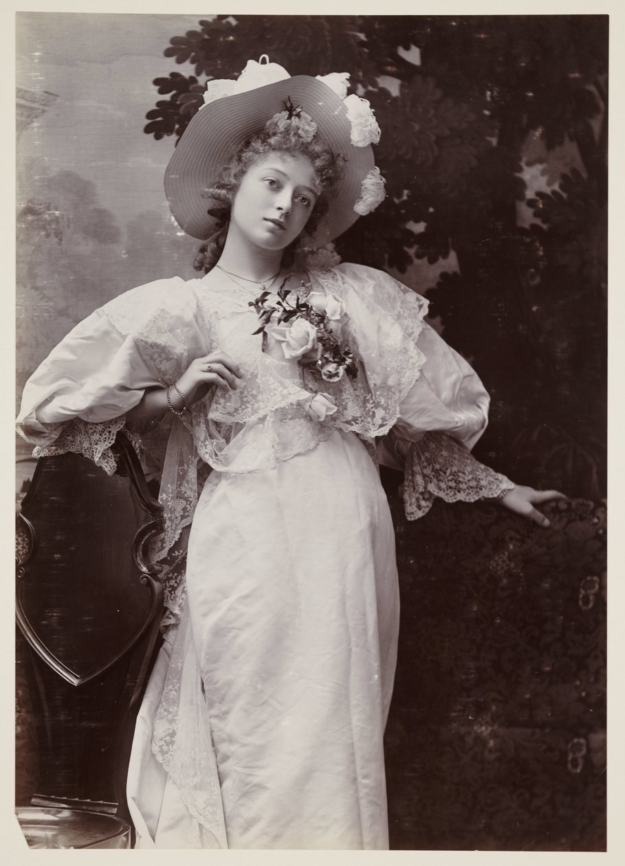 Retrato eduardiano, mulher com um vestido de renda de John Pardon
