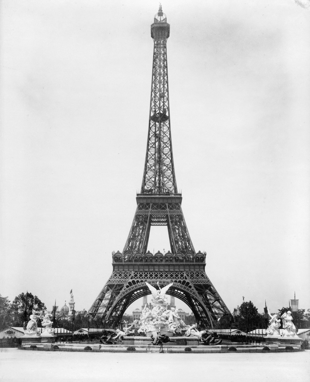 Torre Eiffel e Fonte Coutan, Exposição de Paris de . .