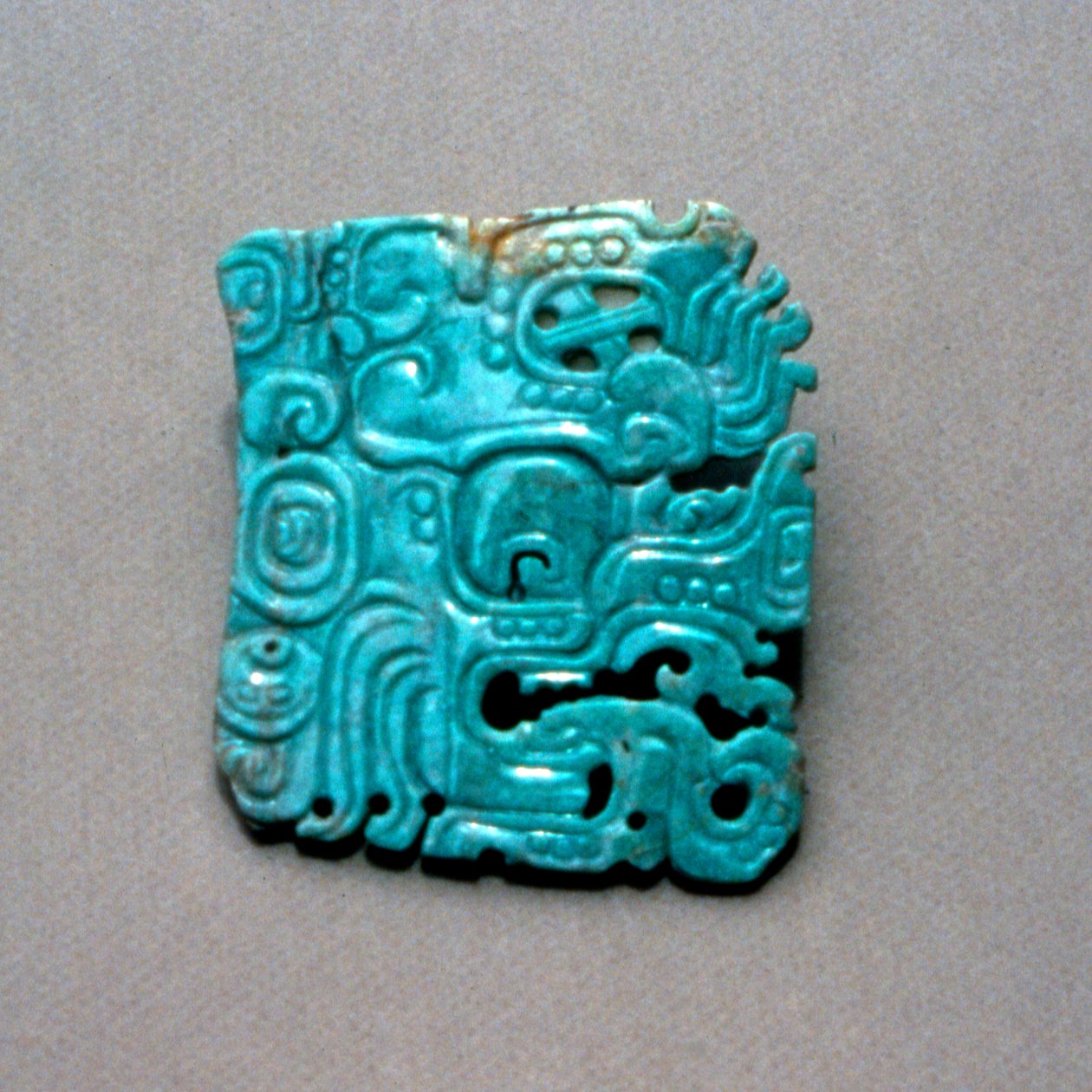 Gravura de Itzamna de um túmulo em Topoxte, Peten, Guatemala, período clássico, c.300-900 d.C. (jade) de Hippolyte Lalaise Devéria