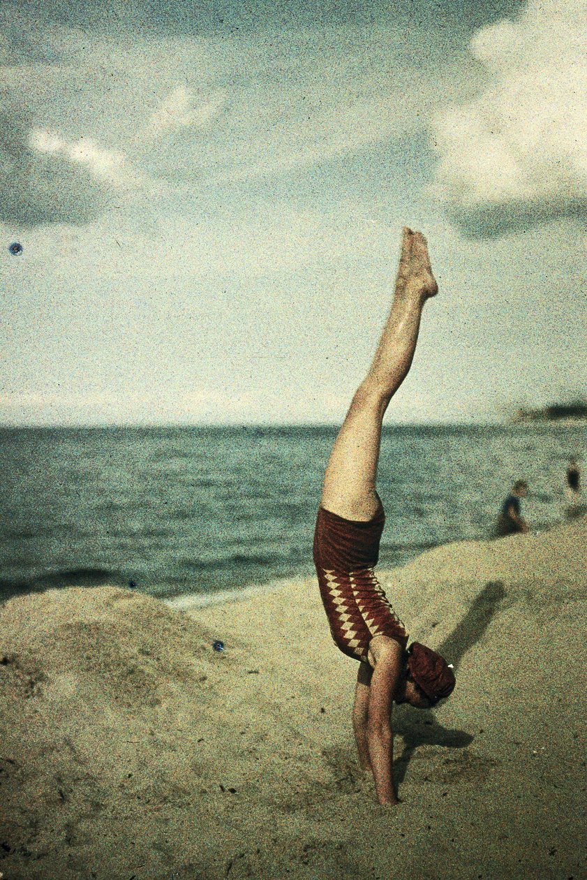 Eva fazendo uma bancada de mão, c 1920s de Frederick (attr. to) Barnard