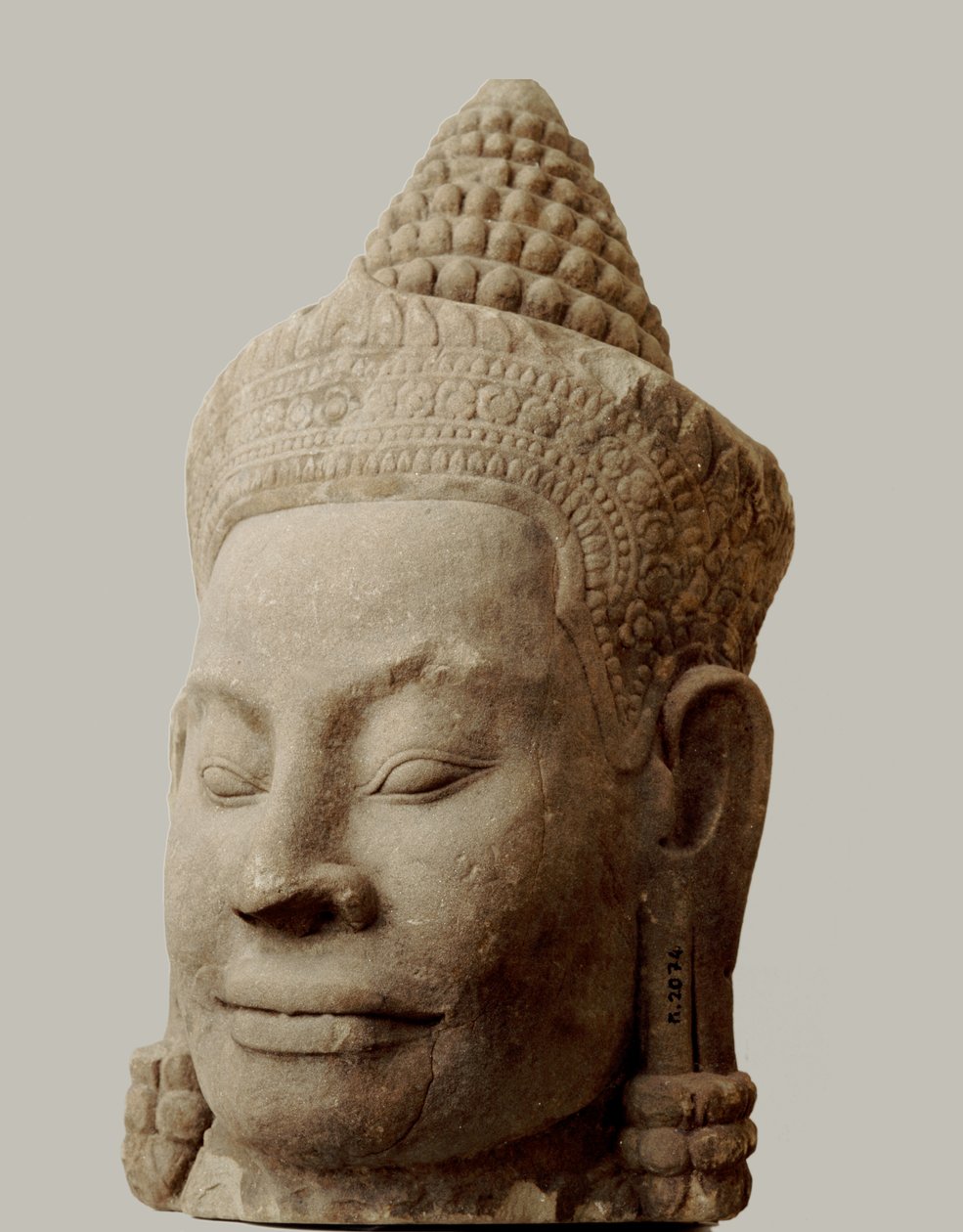 Chefe do demónio na ponte que conduz ao Portão Sul, Angkor Thom
Museu Nacional, Phnom Penh de Hippolyte Lalaise Devéria