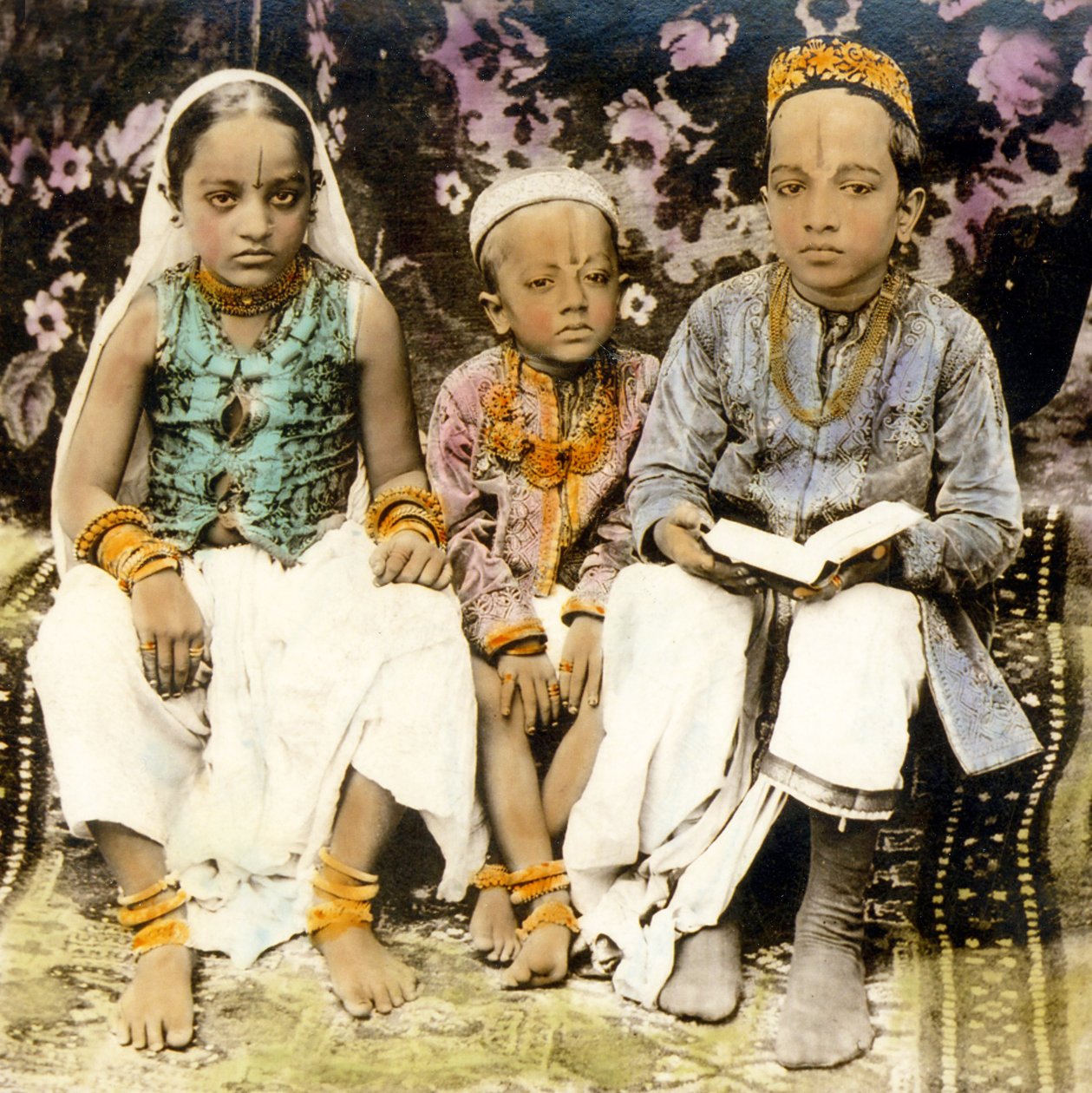 Crianças hindus de uma casta alta, Bombaim, Índia 1922 (foto) de Frederick (attr. to) Barnard