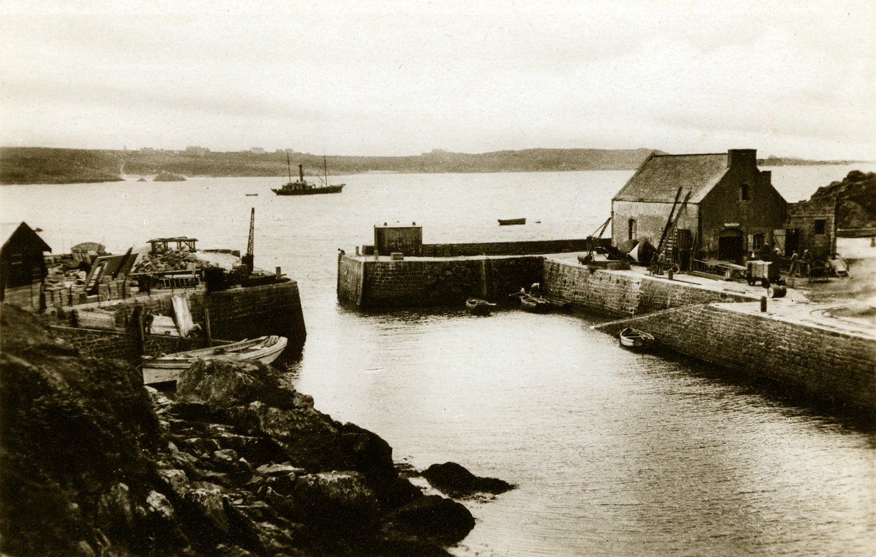 Ilha de Ouessant: o porto de Lampaul na maré alta, por volta de 1900-1920 (fotografia) de . .