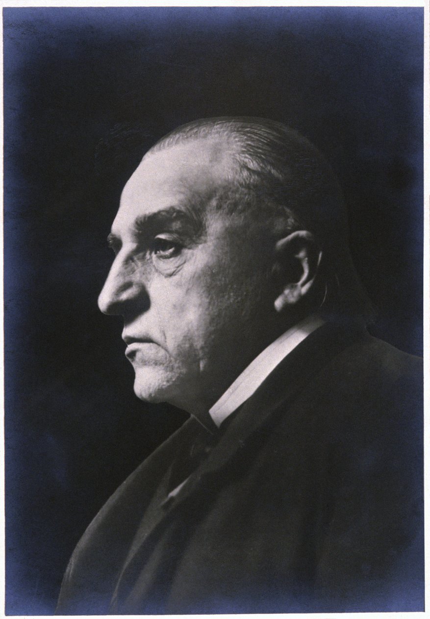 Jean-Martin Charcot. por volta de 1880 (foto p/b) de . .