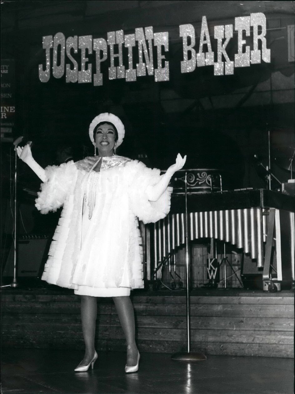 Josephine Baker actuando em Zurique, Suíça, 3 de Março de 1967 (foto) de . .