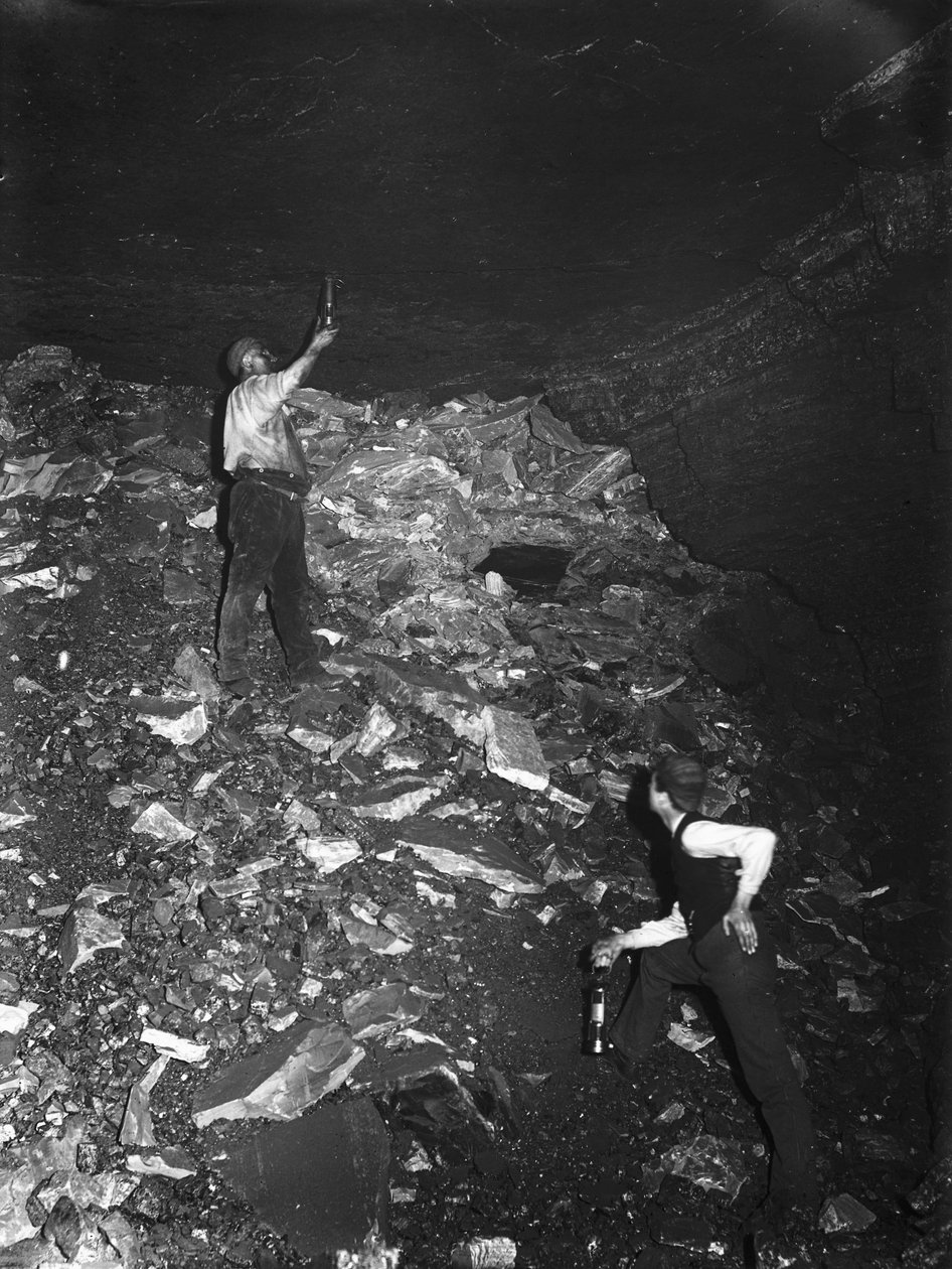 Mining, Coal Testing for gas in a mine shaft, Ramrod Hall Pit, Staffordshire, c 1890s de Frederick (attr. to) Barnard