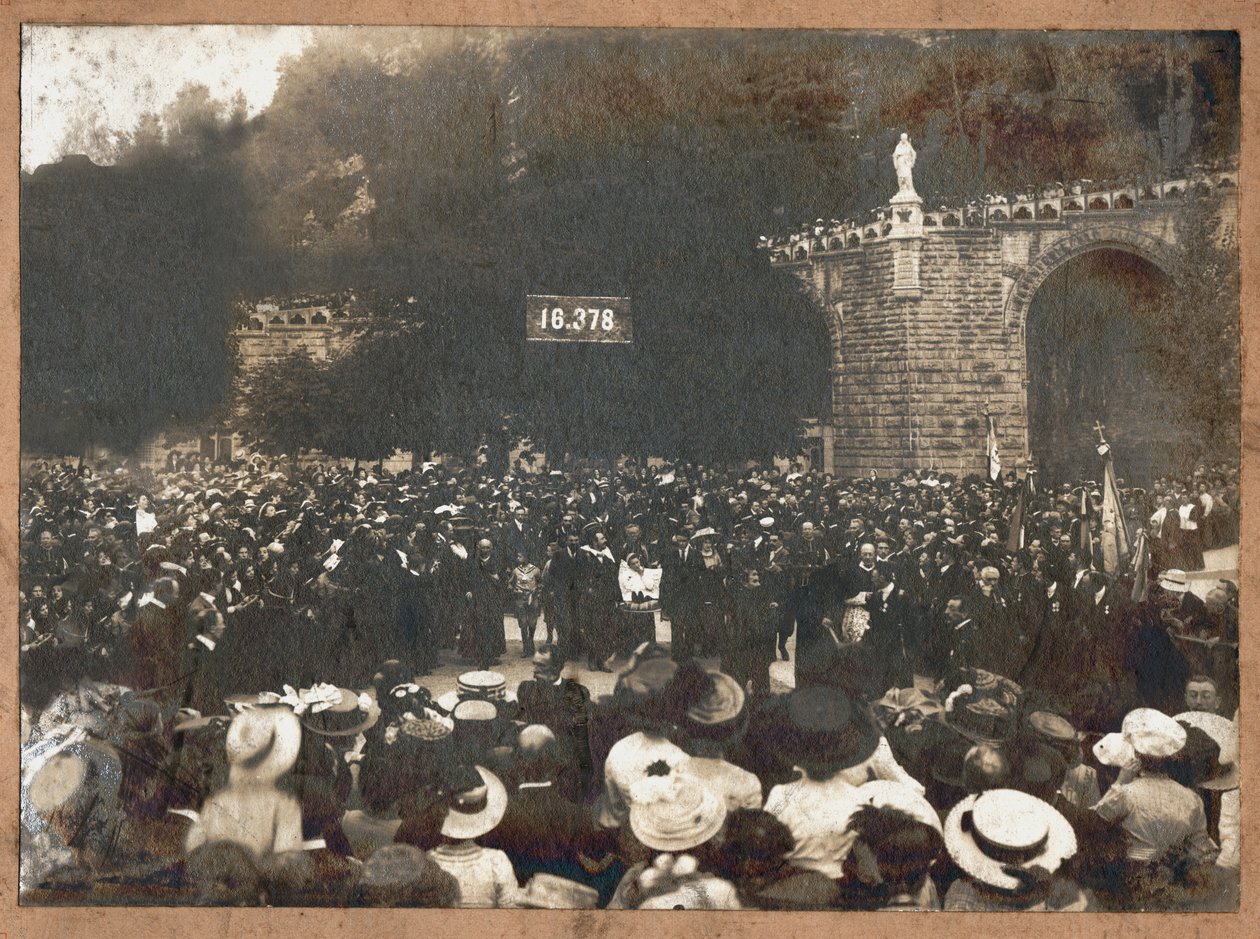 Pilermage de Lourdes. 1910 (foto a p/b) de . .