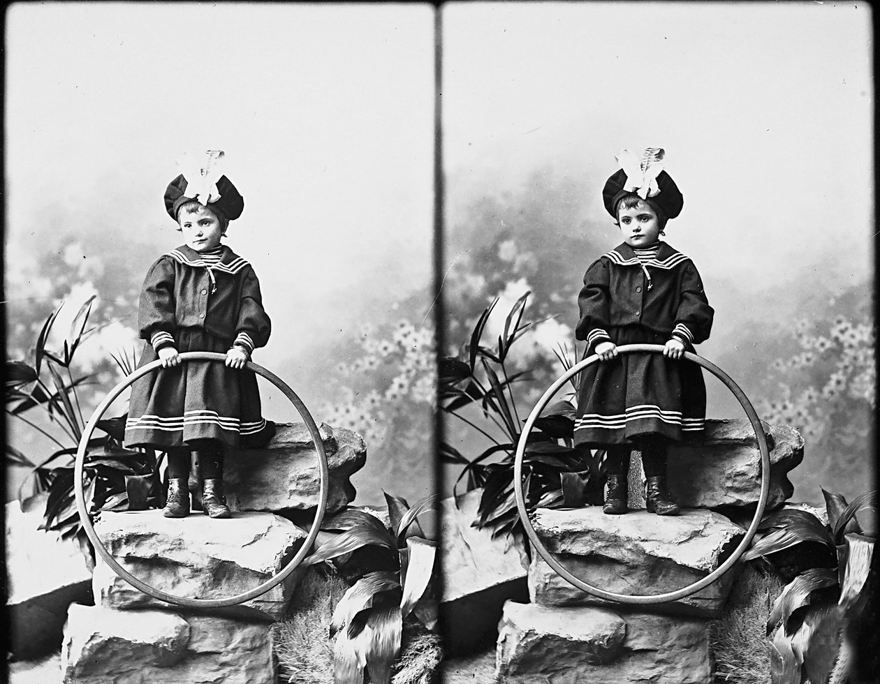 Retrato de garota em traje de marinheiro, fotografia estereoscópica de Henry Charles Fehr