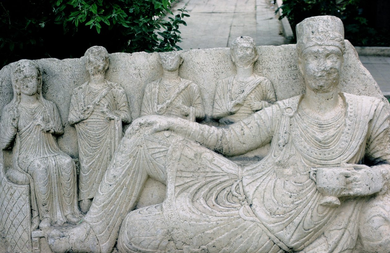 Alívio representando uma família Palmyrian, provavelmente c.10-8th century BC (pedra) de Hippolyte Lalaise Devéria