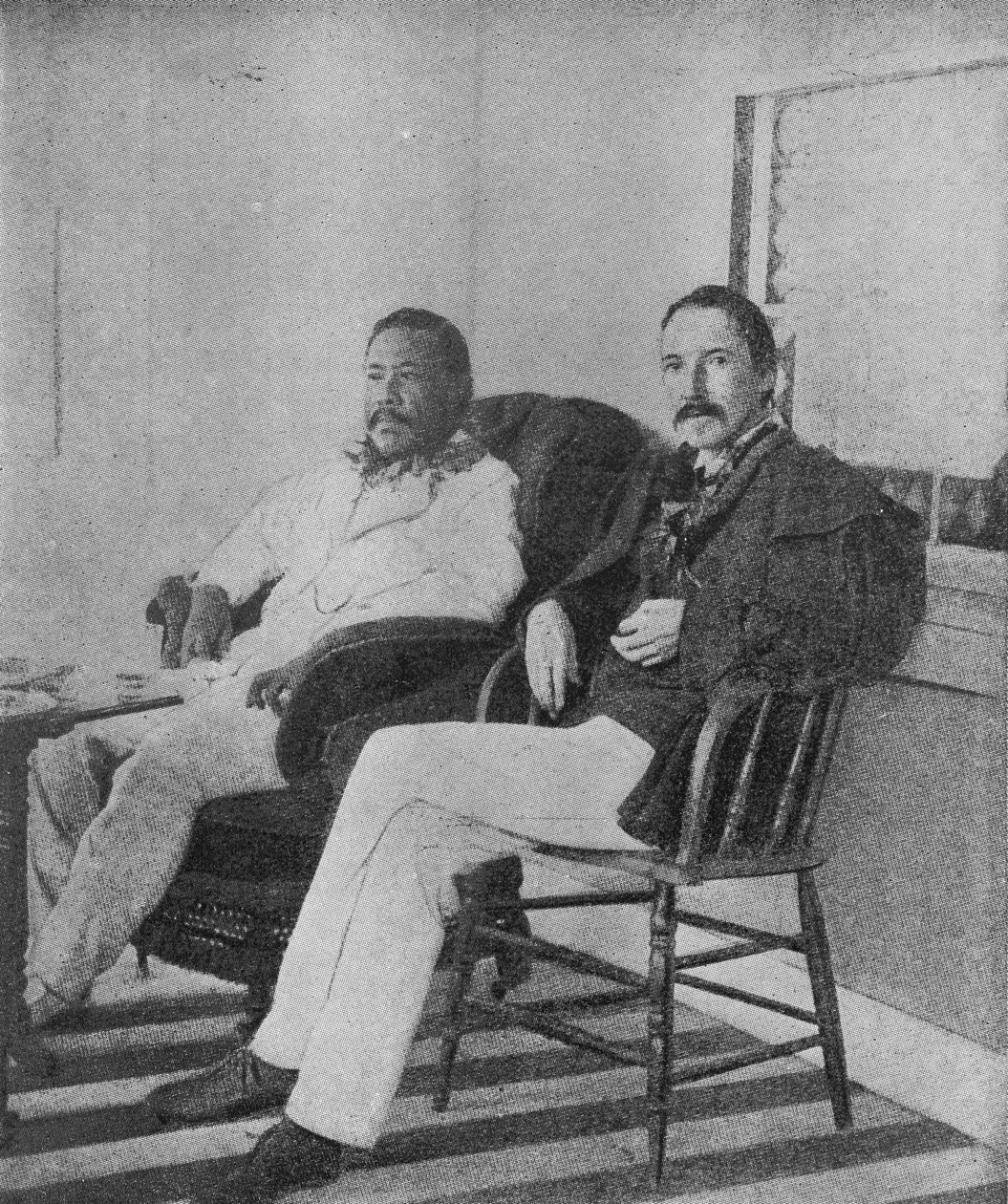 Robert Louis Stevenson com o Rei Kalakaua do Havaí na varanda da Royal Boat House em Honolulu de Hippolyte Lalaise Devéria