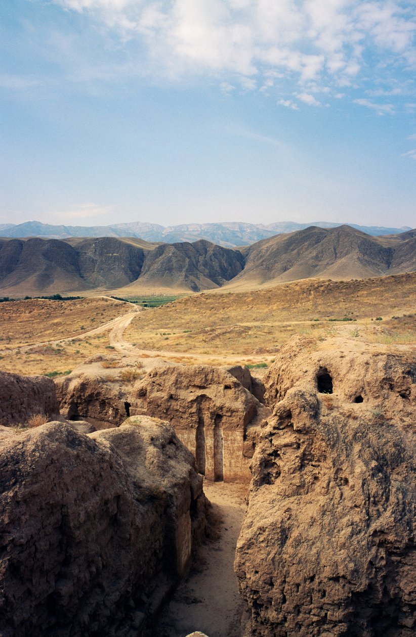 Ruínas de Nisa (também conhecida como Parthaunisa), capital do Império Parthian (Lista do Património Mundial da Unesco, 2007), Turquemenistão. de Georg Carl Heinrich Dollmann