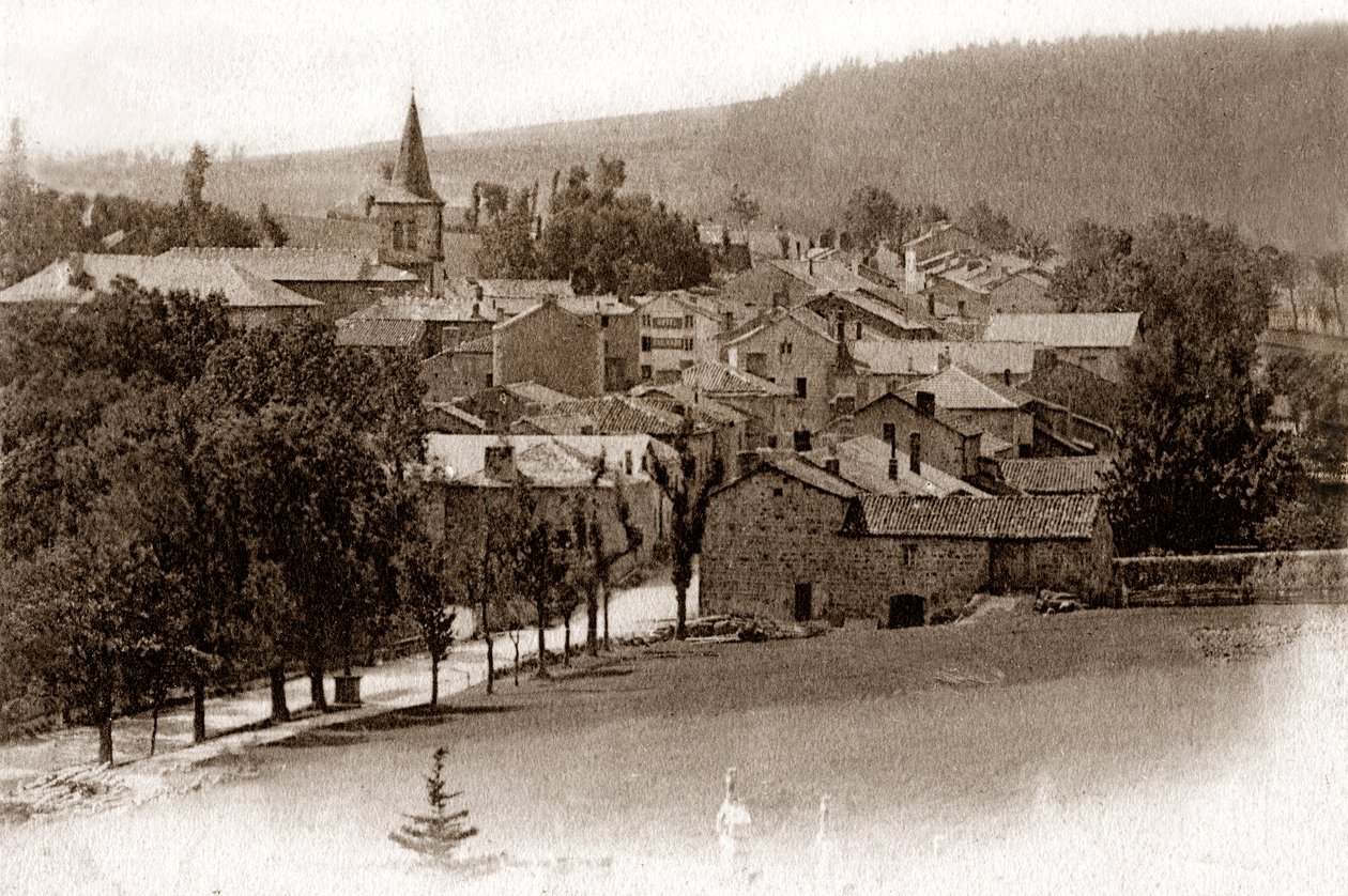 A aldeia de Saint-Bonnet-le-Froid, no início do século XX (cartão postal) de . .