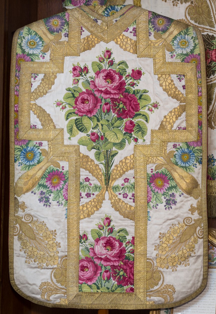 casula de conjunto litúrgico oferecido por Louis-Philippe 1810 (seda bordada a ouro) de . .