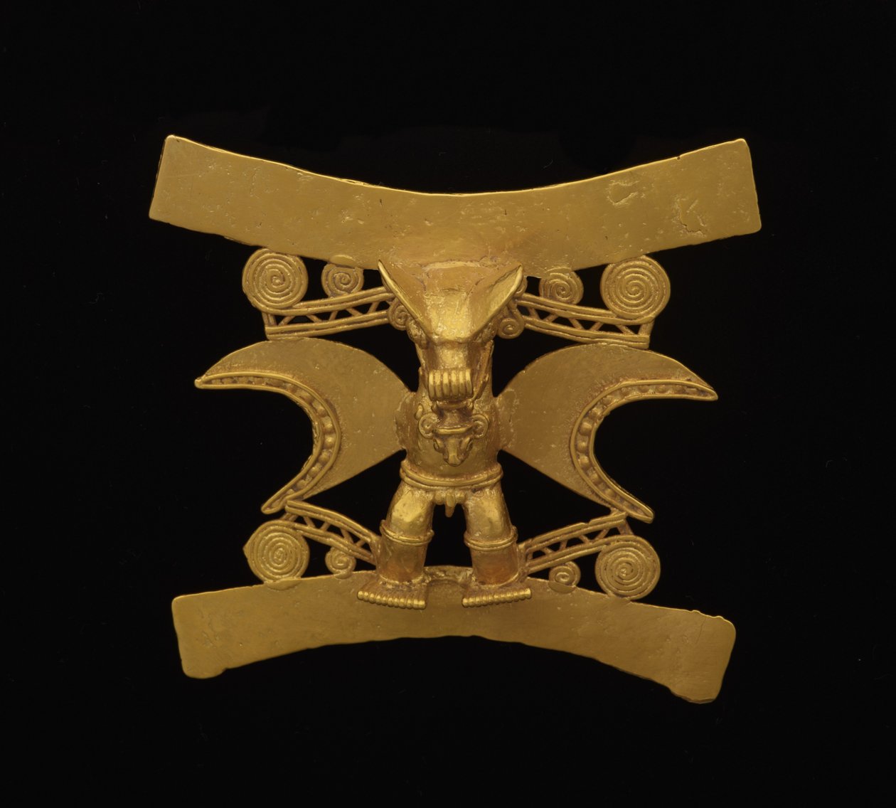 Pingente representando uma figura com máscara semelhante a um morcego, Último Período V - Período VI, c.700-1550 (ouro) de culture Diquis