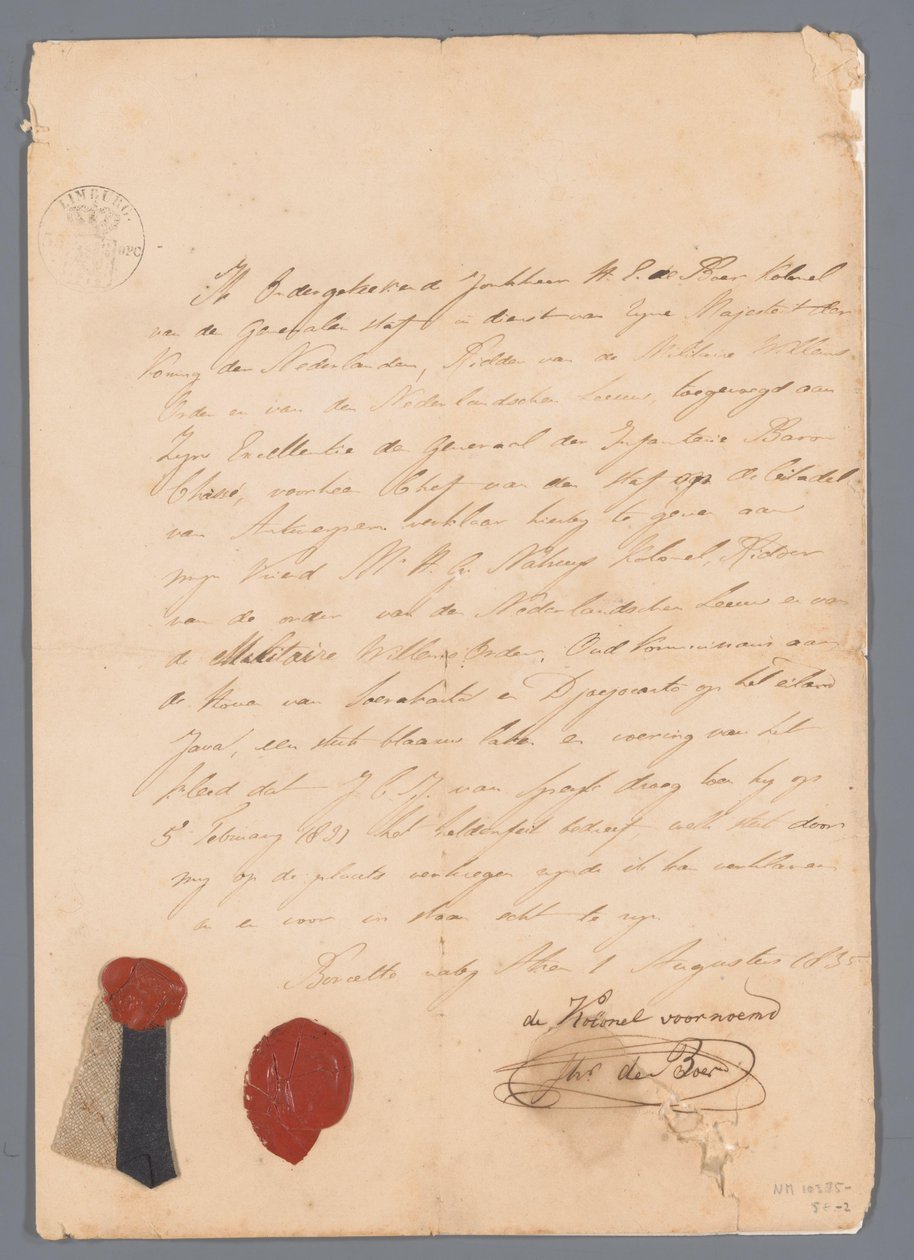 Pedaço de pano da saia uniforme de J.C.J. van Speyk com certificados de descendência anexados de jonkheer H. E. de Boer