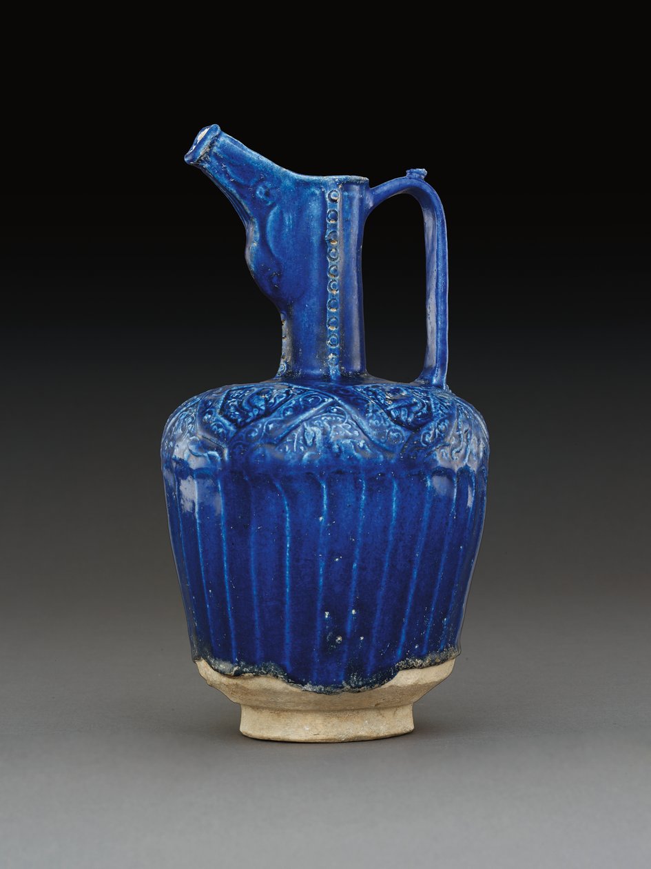 Nishapur moldado monocromático azul cobalto de cerâmica vitrificada ewer, Leste do Irã (cerâmica) de School Iranian