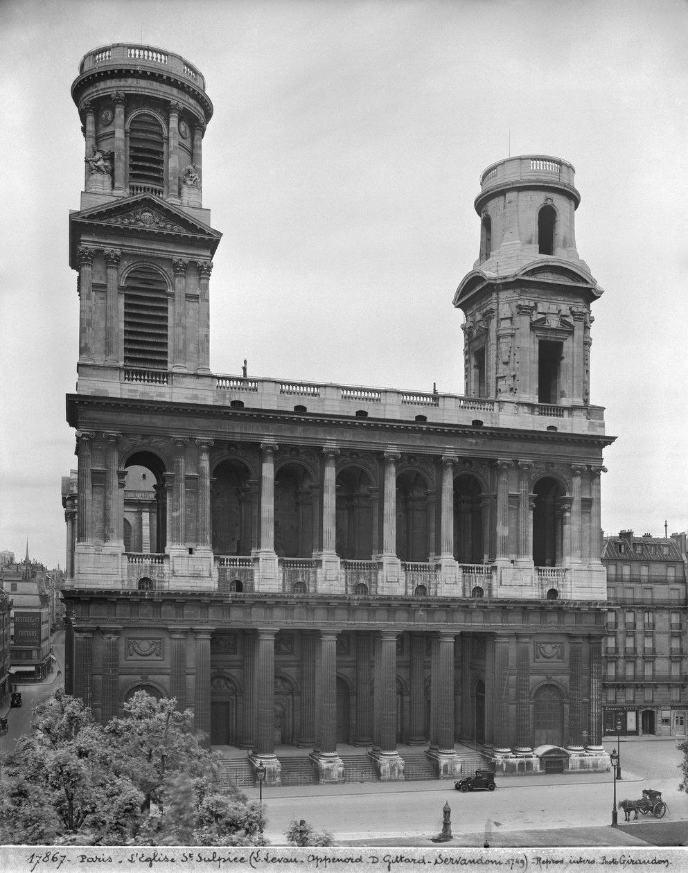 Vista da igreja de Saint-Sulpice, 1921-22 (veja também 346070) de Studio Giraudon