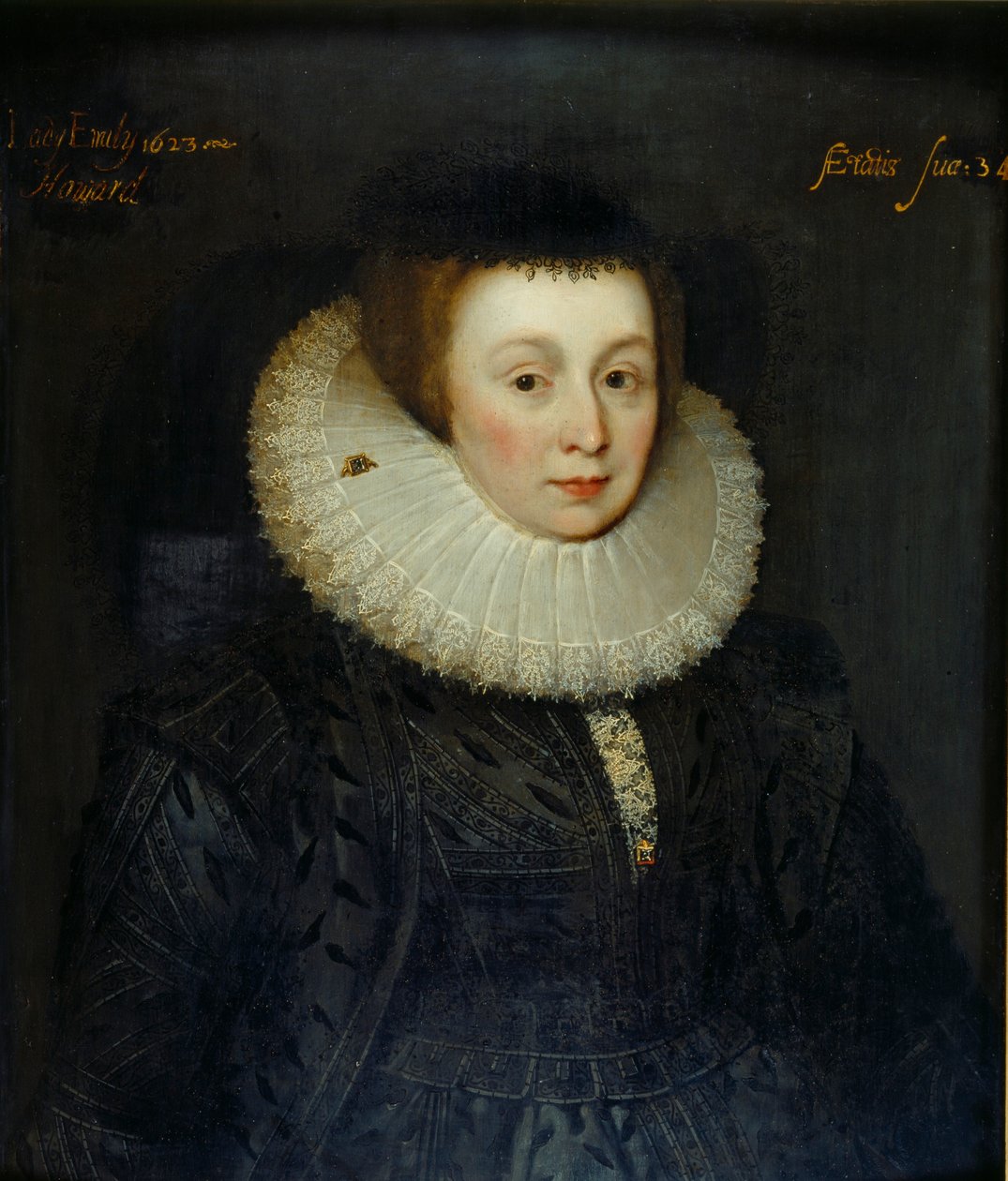 Retrato de Lady Emily Howard, início do século XVII de the Younger School of Marcus Gheeraerts