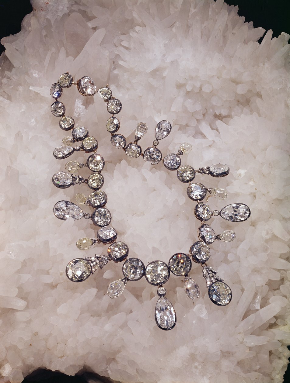Napoleon Diamond Necklace, 1811 (diamantes em prata e ouro) de Étienne Nitot and Sons