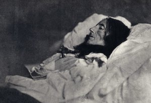 Retrato da poetisa Marcelline Desbordes Valmore (Desbordes-Valmore) (1786-1859) em seu leito de morte. Fotografia de Felix Tournachon dit Nadar (1820-1910), em 1859. Impressão de Victor Tournachon, pai de Nadar, no final do século XIX. de Nadar