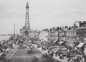 Central Promenade, Blackpool (fotografia a preto e branco) de (after) English photographer