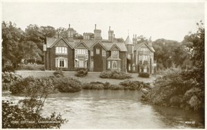 York Cottage, Sandringham (foto a p/b) de (after) English photographer