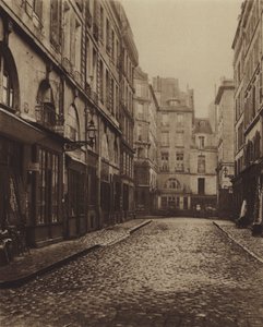 Rua Childebert, tirada da rua Erfurth em 1866 (foto a p/b) de (after) French Photographer