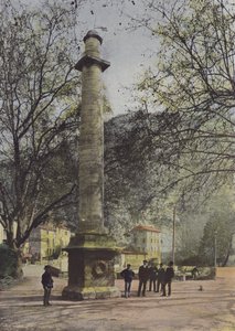 Monumento de Laure e Petrarca (foto colorida) de (after) French Photographer