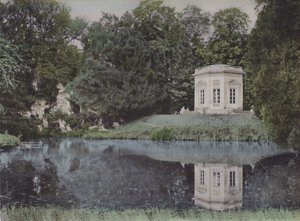 Parc du Petit Trianon, Pavillon de Musique, The Park of the Little Trianon, Pavillon de Musique (foto colorida) de (after) French Photographer