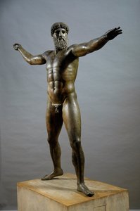 Arte grega: "Poseidon" (ou Zeus) - Escultura de bronze atribuída ao escultor Kalamis (480-460 a.C.) de Cape Artemision, Dim. 209 cm - Ateneu, museu de arqueologia nacional - Arte grega: Poseidon (ou Zeus) - Escultura de bronze, de Kalamis (480-460 a.C.) de (attr. to) Kalamis
