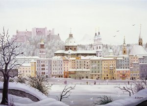 A cidade velha de Salzburgo com a fortaleza no inverno