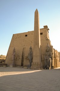 Templo de Luxor, arquitetura do Antigo Egito em Luxor de Albert Mansour