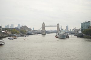 A Ponte de Londres sobre o rio Tamisa, no coração de Londres de Albert Mansour