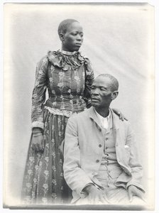 Khama e sua esposa, c.1910 (impressão de platina) de A. E. Hargreave