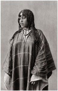 Uma esposa beduína, Iraque, 1925. de A. Kerim