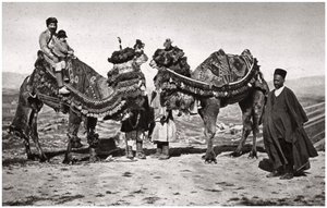 Peregrinos com seus camelos a caminho de Karbala, Iraque, 1925