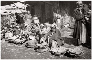 Suq El Khubur, um mercado de pão nativo, Bagdá, Iraque, 1925.