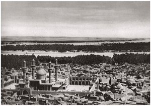 O Kadhimiya, a cidade sagrada perto de Bagdá, de um avião, Iraque, 1925
