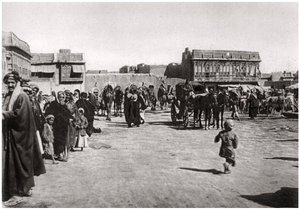 Praça do bazar em Basra, Iraque, 1925