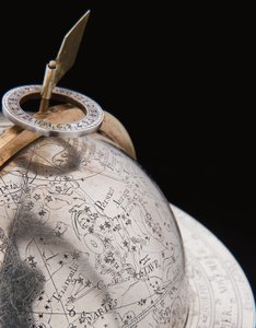 Dois globos terrestres e celestes excepcionais, apoiados por Hércules e Atlas, Augsburg