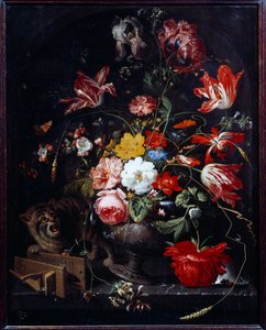 O gato a deitar abaixo uma jarra de flores. Pintura de Abraham Mignon (1640-1679) ec. all