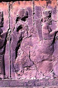 Fila de dignitários, desde a entrada oeste até ao Salão das Cem Colunas (pedra) (detalhe) (ver 179105) de Achaemenid