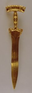 Espada com decoração de punho de cabeça de leão duplo, de Hamadan, Irã (ouro)