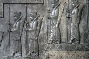 Talha de parede representando a Guarda Real, Tachara, Persepolis, c.6-5º século AC (pedra cinza) de Achaemenid