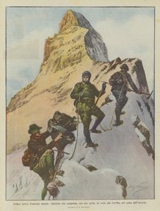 Prova ousada de energia humana, montanhista que conquista, com dois guias, o cume do Matterhorn, no coração do inverno