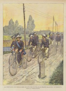 Os ciclistas Compagnia Dei Bersaglieri que navega nas grandes manobras no Piemonte